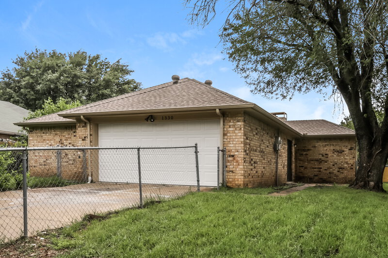 1,925/Mo, 1330 Heather Run Dr Duncanville, TX 75137 Rear View 2