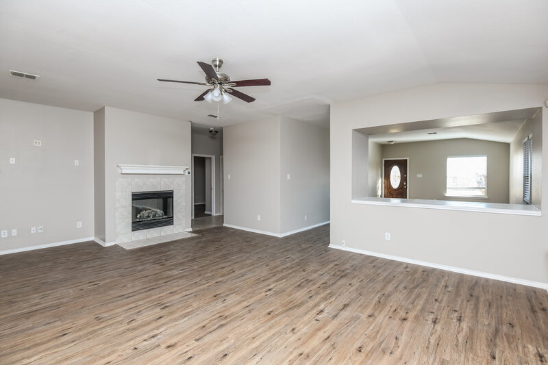 2,450/Mo, 3845 Bandera Ranch Rd Fort Worth, TX 76262 Living Room View 4