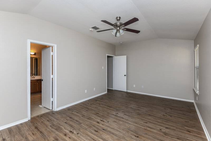 2,450/Mo, 3845 Bandera Ranch Rd Fort Worth, TX 76262 Main Bedroom View 2