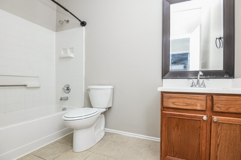 2,450/Mo, 3845 Bandera Ranch Rd Fort Worth, TX 76262 Bathroom View
