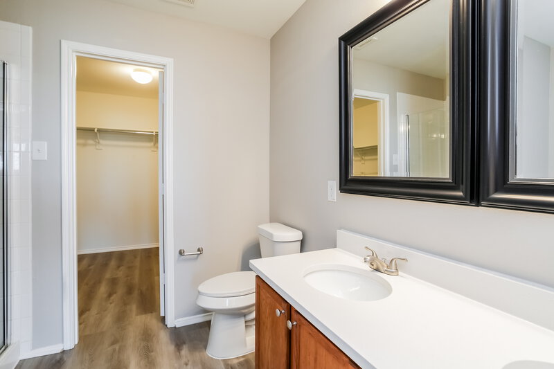 2,075/Mo, 1210 Feather Crest Dr Krum, TX 76249 Main Bathroom View