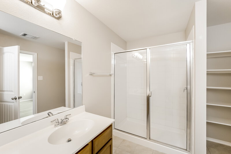 2,005/Mo, 1108 Mercury Dr Princeton, TX 75407 Main Bathroom View