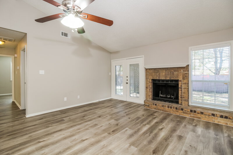 1,730/Mo, 409 Pace Dr Denton, TX 76209 Living Room View 2