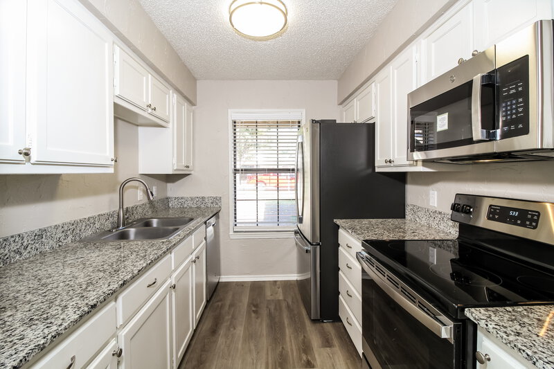 1,730/Mo, 409 Pace Dr Denton, TX 76209 Kitchen View
