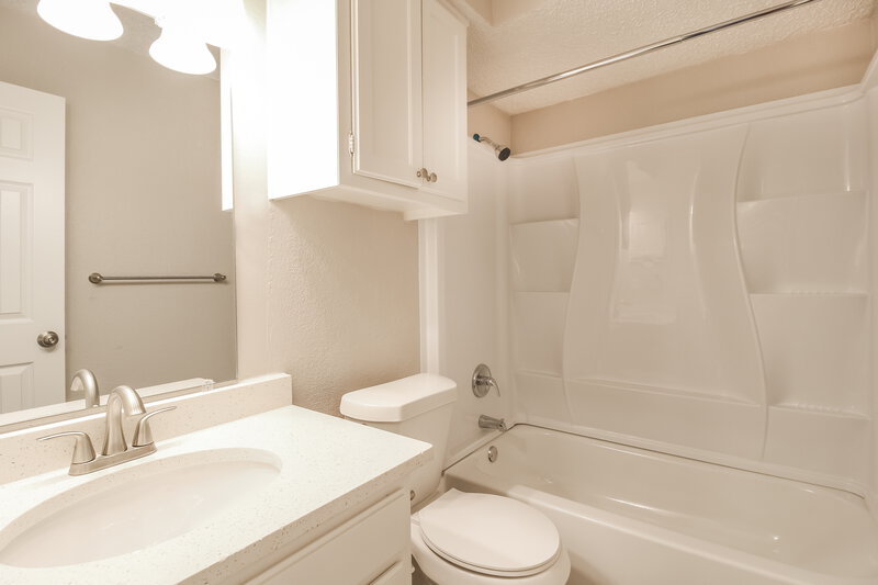 1,730/Mo, 409 Pace Dr Denton, TX 76209 Bathroom View