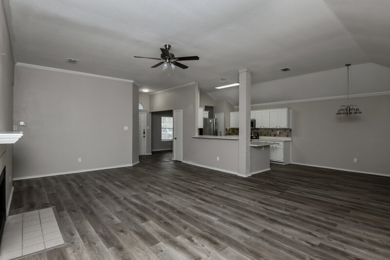 2,200/Mo, 917 Hiawatha Ln Saginaw, TX 76131 Living Room View 3