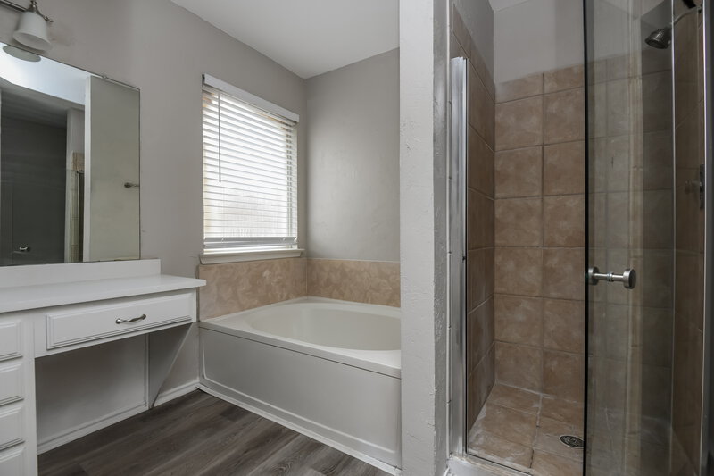 2,200/Mo, 917 Hiawatha Ln Saginaw, TX 76131 Main Bedroom View 3