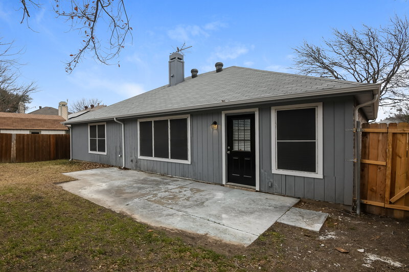 2,200/Mo, 917 Hiawatha Ln Saginaw, TX 76131 Rear View