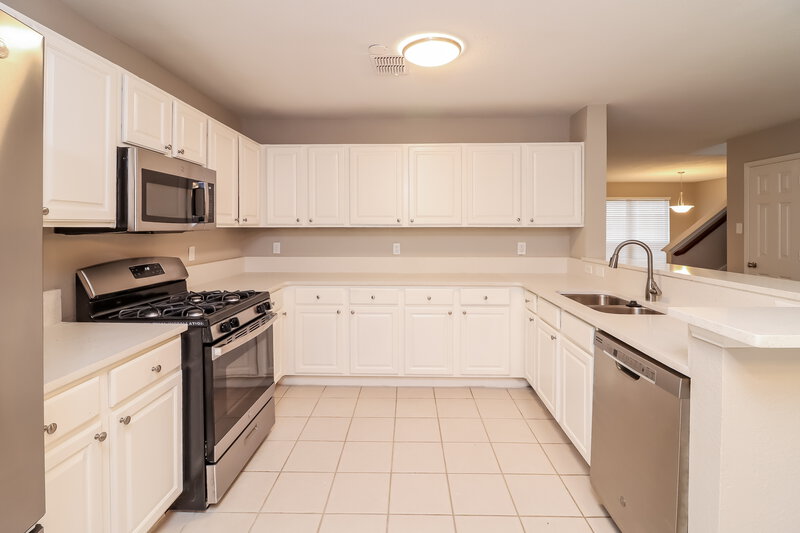 2,270/Mo, 4917 Sleepy Ridge Cir Fort Worth, TX 76133 Kitchen View