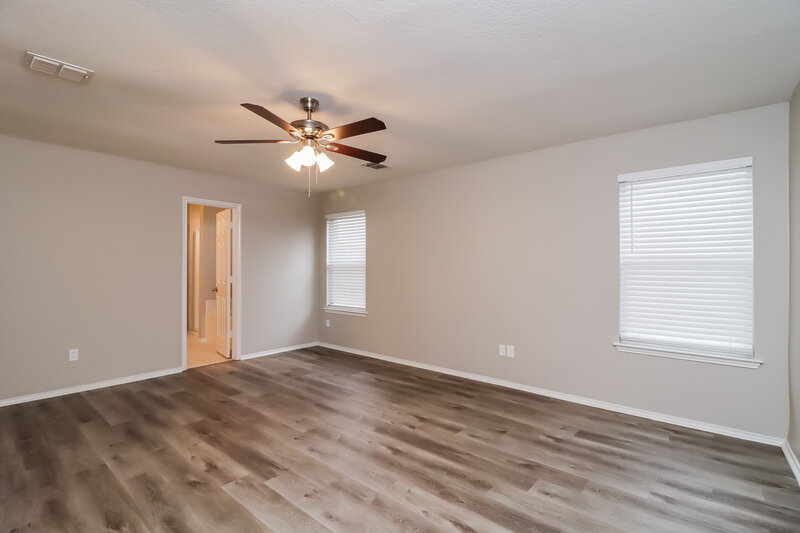 2,270/Mo, 4917 Sleepy Ridge Cir Fort Worth, TX 76133 Main Bedroom View