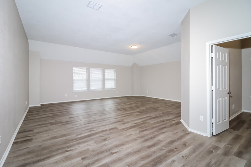 2,270/Mo, 4917 Sleepy Ridge Cir Fort Worth, TX 76133 Main Bedroom View 2