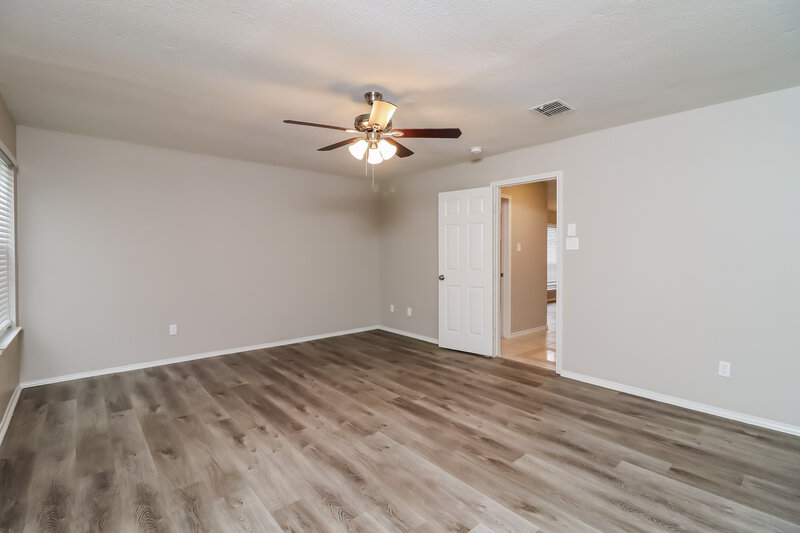 2,270/Mo, 4917 Sleepy Ridge Cir Fort Worth, TX 76133 Bedroom View 4