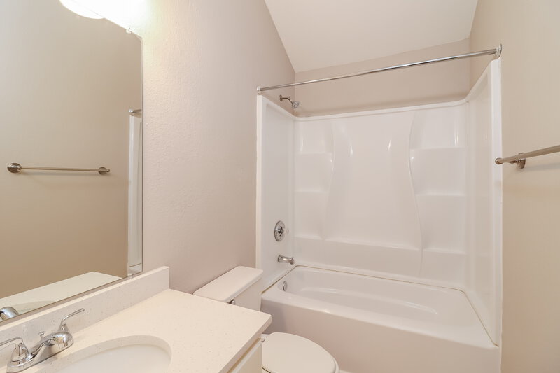 2,270/Mo, 4917 Sleepy Ridge Cir Fort Worth, TX 76133 Bathroom View