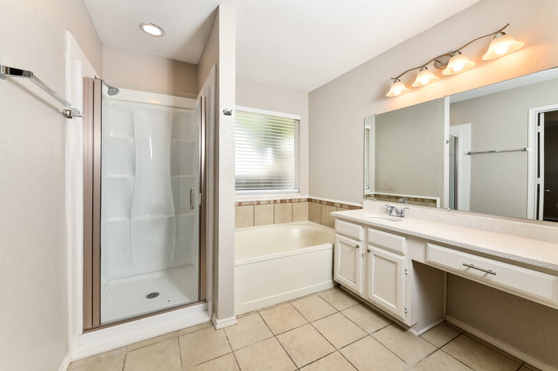 2,310/Mo, 828 Atchison Dr Saginaw, TX 76131 Main Bathroom View