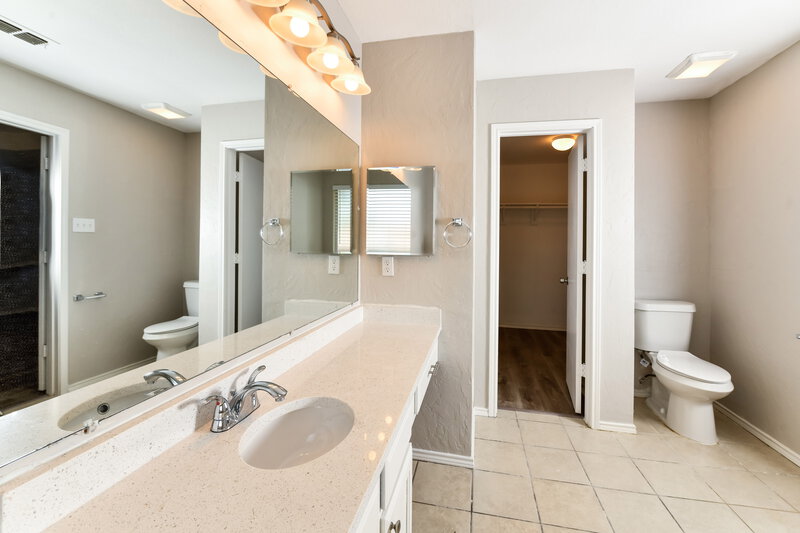 2,310/Mo, 828 Atchison Dr Saginaw, TX 76131 Main Bathroom View 2