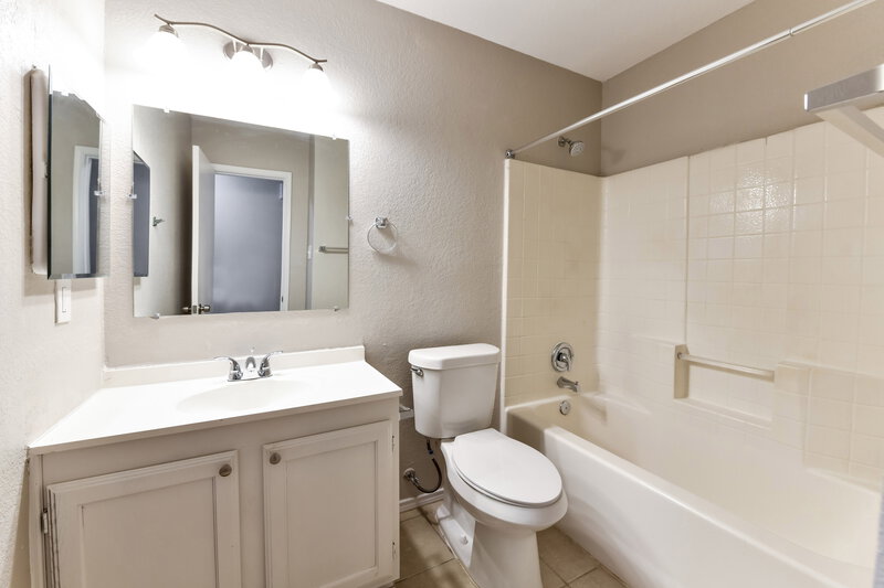 2,310/Mo, 828 Atchison Dr Saginaw, TX 76131 Bathroom View