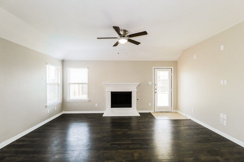 2,530/Mo, 1009 Villa Paloma Blvd Little Elm, TX 75068 Living Room View
