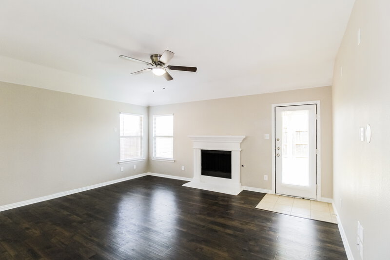 2,530/Mo, 1009 Villa Paloma Blvd Little Elm, TX 75068 Living Room View 2