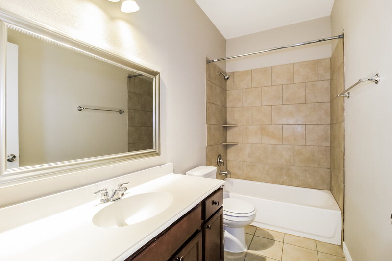 2,530/Mo, 1009 Villa Paloma Blvd Little Elm, TX 75068 Bathroom View