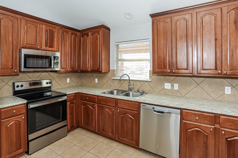 2,290/Mo, 1309 Doe Meadow Dr Burleson, TX 76028 Kitchen View 2