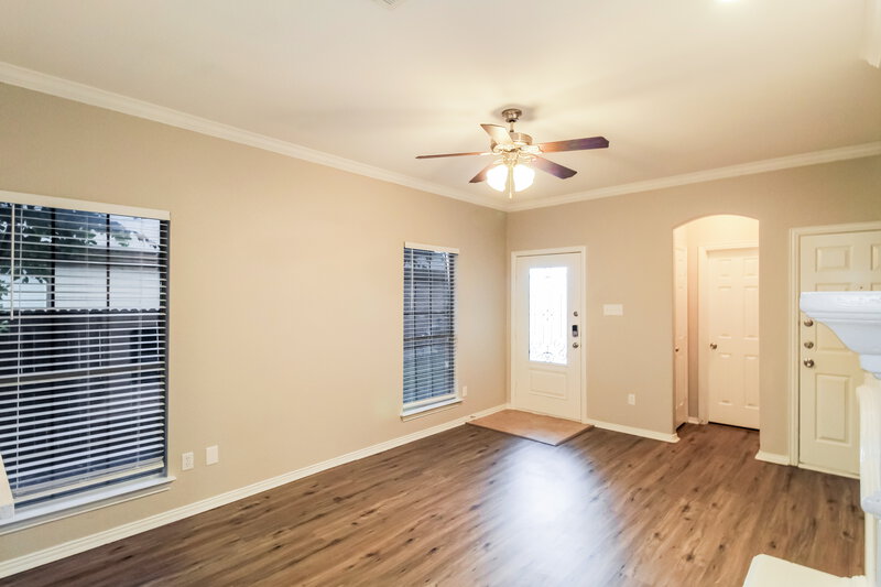 2,120/Mo, 12112 Walden Wood Dr Fort Worth, TX 76244 Living Room View 2