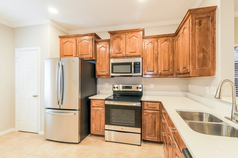 2,120/Mo, 12112 Walden Wood Dr Fort Worth, TX 76244 Kitchen View 2