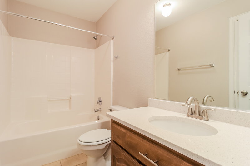 2,120/Mo, 12112 Walden Wood Dr Fort Worth, TX 76244 Bathroom View