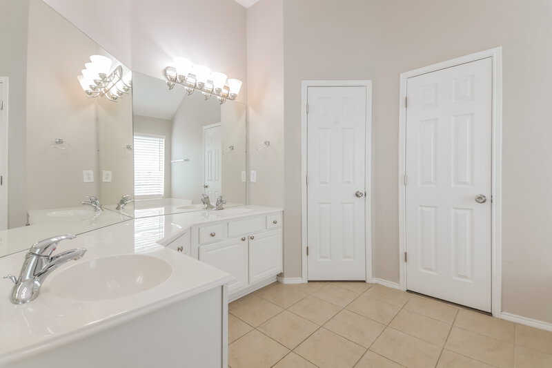 2,235/Mo, 2716 Stallion Dr Little Elm, TX 75068 Main Bathroom View