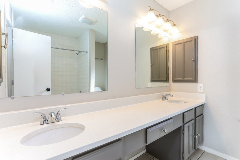 2,620/Mo, 2405 McKensie Ln Grand Prairie, TX 75052 Main Bathroom View