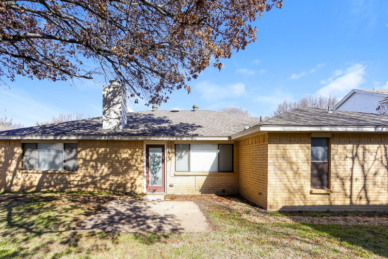 2,620/Mo, 2405 McKensie Ln Grand Prairie, TX 75052 Rear View