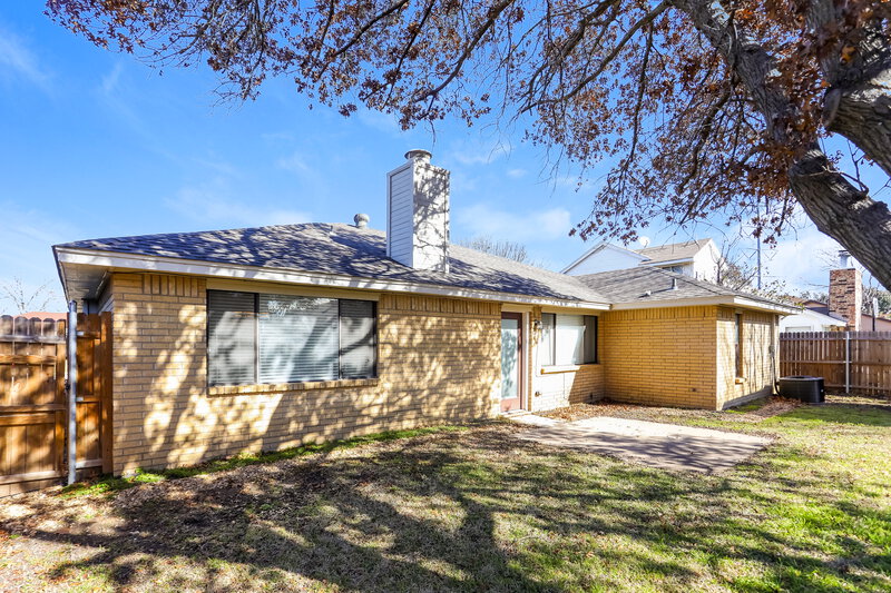 2,620/Mo, 2405 McKensie Ln Grand Prairie, TX 75052 Rear View 2