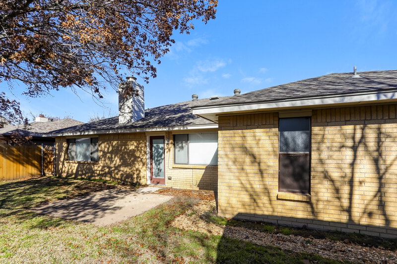 2,620/Mo, 2405 McKensie Ln Grand Prairie, TX 75052 Rear View 3