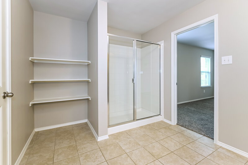 2,540/Mo, 2917 Balleywood Dr Seagoville, TX 75159 Main Bathroom View 2