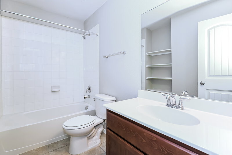 2,540/Mo, 2917 Balleywood Dr Seagoville, TX 75159 Bathroom View