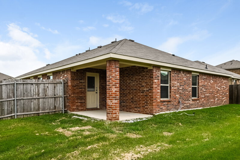 2,540/Mo, 2917 Balleywood Dr Seagoville, TX 75159 Rear View