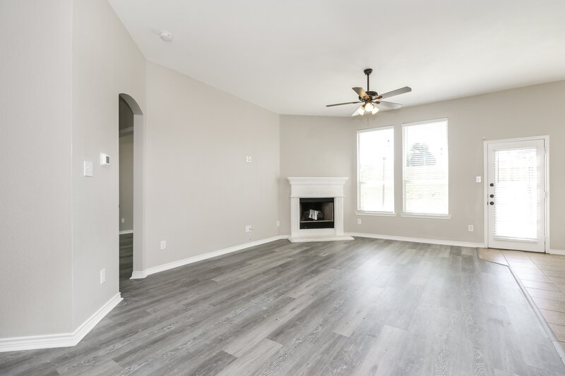 2,345/Mo, 3969 Vista Greens Dr Fort Worth, TX 76244 Living Room View 2