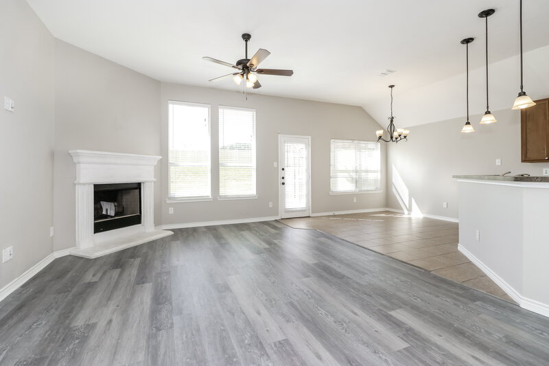 2,345/Mo, 3969 Vista Greens Dr Fort Worth, TX 76244 Living Room View 3