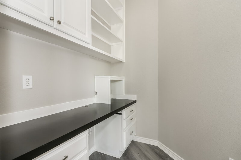 2,345/Mo, 3969 Vista Greens Dr Fort Worth, TX 76244 Walk In Closet View