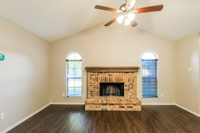 3,160/Mo, 4217 Glen Hollow Cir Arlington, TX 76016 Living Room View