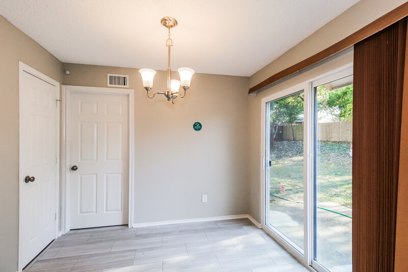 3,160/Mo, 4217 Glen Hollow Cir Arlington, TX 76016 Breakfast Nook View