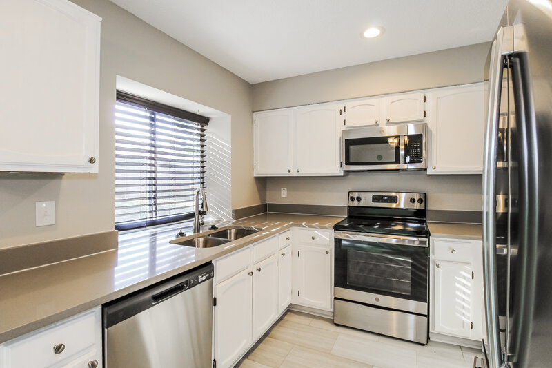 3,160/Mo, 4217 Glen Hollow Cir Arlington, TX 76016 Kitchen View 2
