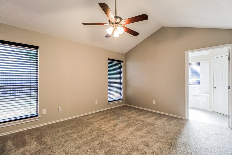 3,160/Mo, 4217 Glen Hollow Cir Arlington, TX 76016 Main Bedroom View