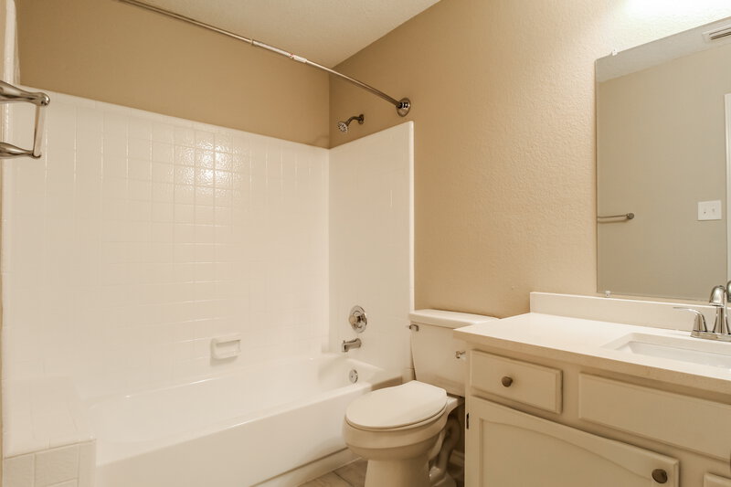 3,160/Mo, 4217 Glen Hollow Cir Arlington, TX 76016 Bathroom View