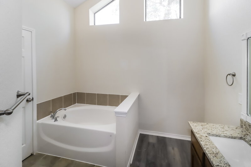2,145/Mo, 10630 Tall Oak Dr Fort Worth, TX 76108 Main Bathroom View
