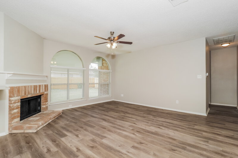 2,360/Mo, 6714 Smallwood Dr Arlington, TX 76001 Living Room View