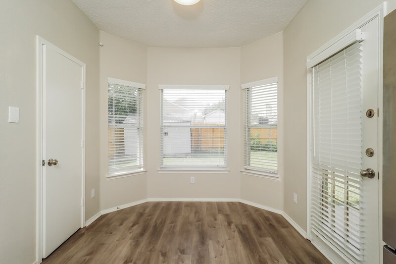 2,360/Mo, 6714 Smallwood Dr Arlington, TX 76001 Breakfast Nook View