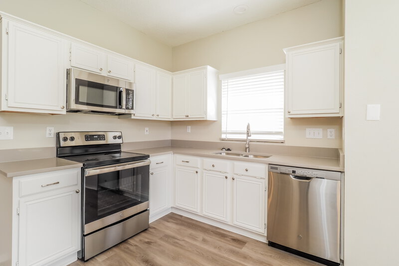 2,360/Mo, 6714 Smallwood Dr Arlington, TX 76001 Kitchen View 2