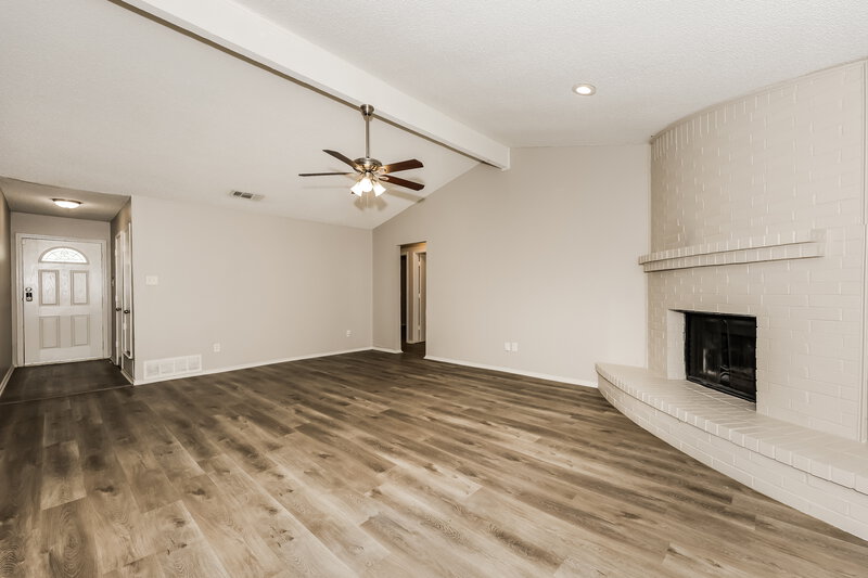 2,045/Mo, 6004 Cool Springs Dr Arlington, TX 76001 Living Room View