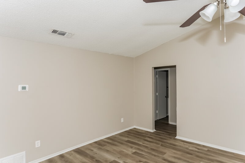 2,155/Mo, 6004 Cool Springs Dr Arlington, TX 76001 Living Room View 2