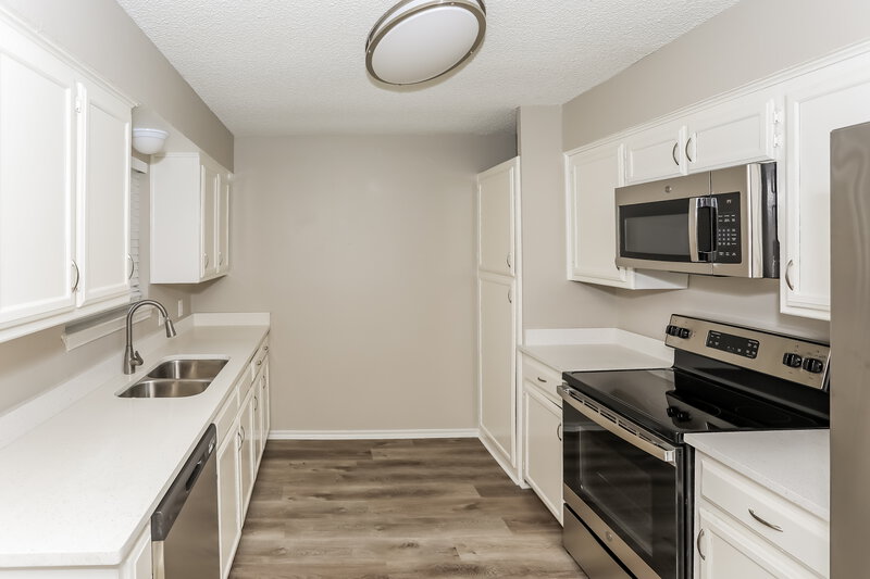2,155/Mo, 6004 Cool Springs Dr Arlington, TX 76001 Kitchen View 2